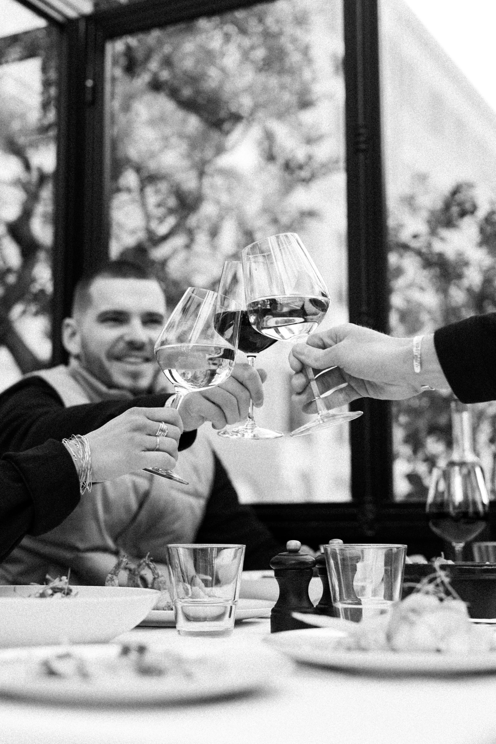 Galerie photos, Cuisine Ambiance Cocktail bar. Restaurant Port de Nice Place du pin. L